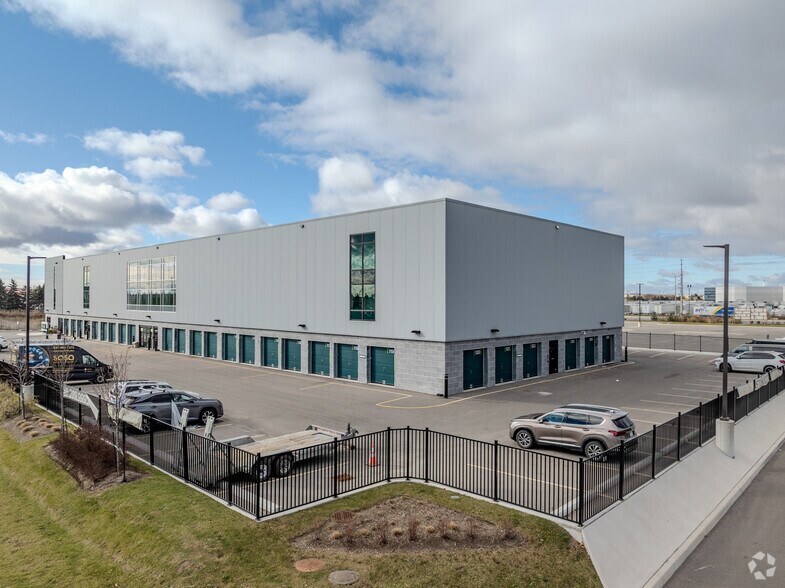 4 Auction Ln, Brampton, ON à vendre - Photo du bâtiment - Image 2 de 4