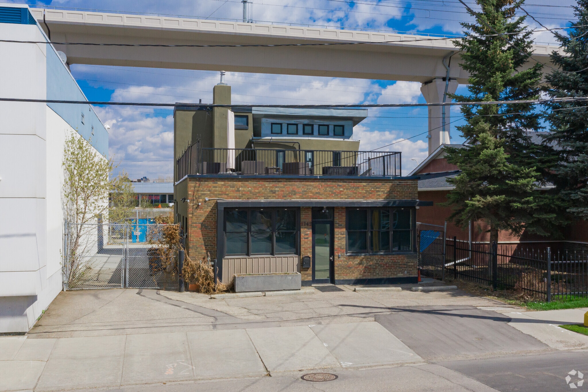 1742 10th Ave SW, Calgary, AB for sale Primary Photo- Image 1 of 1