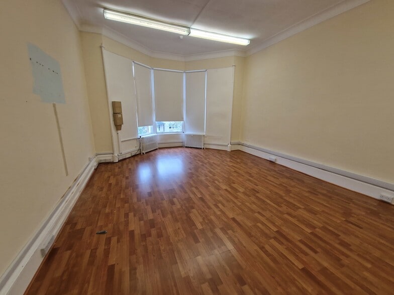 308 Albert Dr, Glasgow for sale - Building Photo - Image 3 of 5