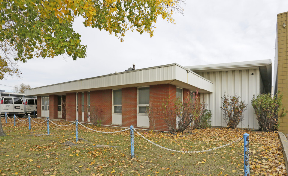 404 35th Ave NE, Calgary, AB for lease - Primary Photo - Image 1 of 2