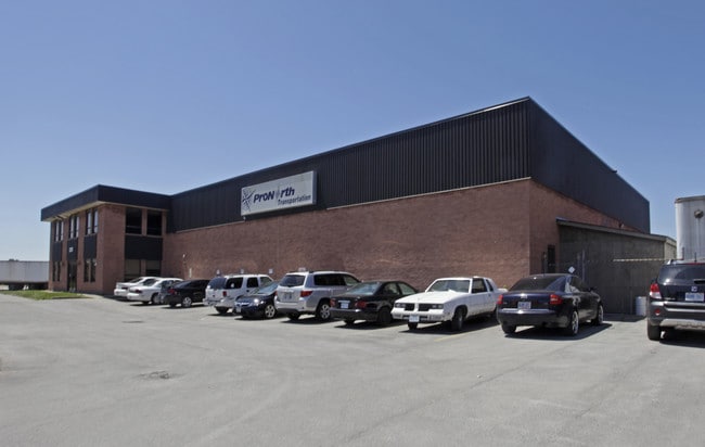 Plus de détails pour 2375 Lucknow Dr, Mississauga, ON - Industriel à louer