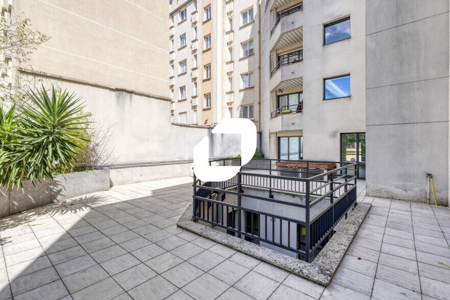 Office in Boulogne-Billancourt for lease - Building Photo - Image 3 of 24