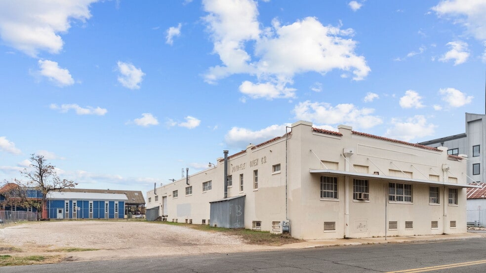 135 E Cevallos St, San Antonio, TX for lease - Building Photo - Image 2 of 18