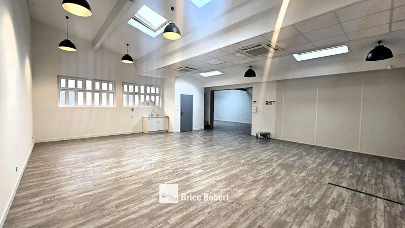 8 Bis Rue Du Champ De L'Orme, Villeurbanne à louer - Photo du bâtiment - Image 3 de 7