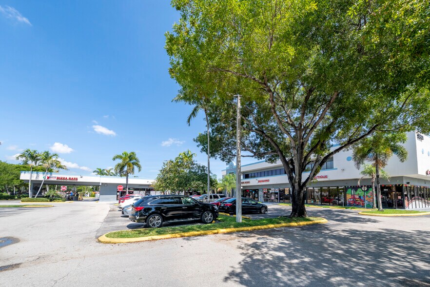 3801 N University Dr, Sunrise, FL à louer - Photo du bâtiment - Image 2 de 12