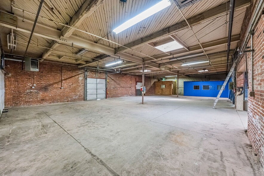 590-628 Center St, Chicopee, MA for lease - Building Photo - Image 2 of 8