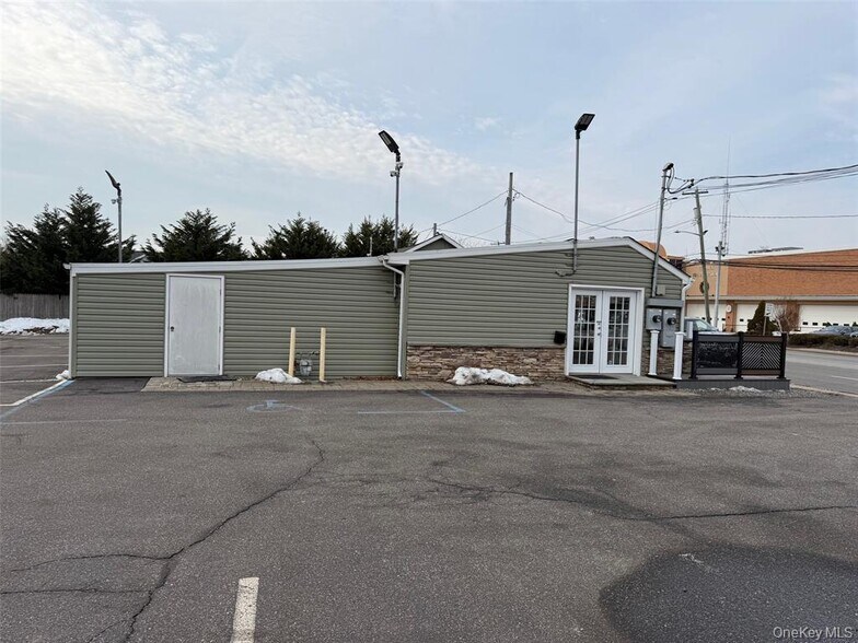 6316-6318 Jericho Tpke, Commack, NY à louer - Photo du bâtiment - Image 2 de 4