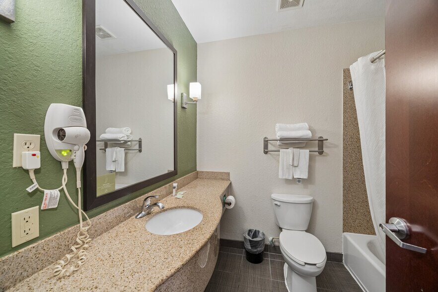 18150 McKay Dr, Humble, TX à vendre - Photo du bâtiment - Image 2 de 10
