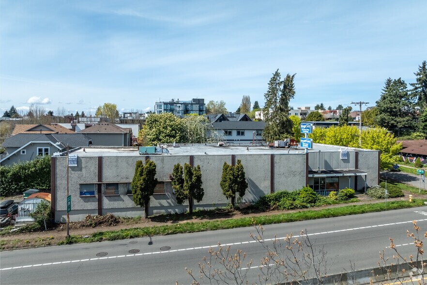 4301 Aurora Ave N, Seattle, WA à vendre - Photo du bâtiment - Image 3 de 5