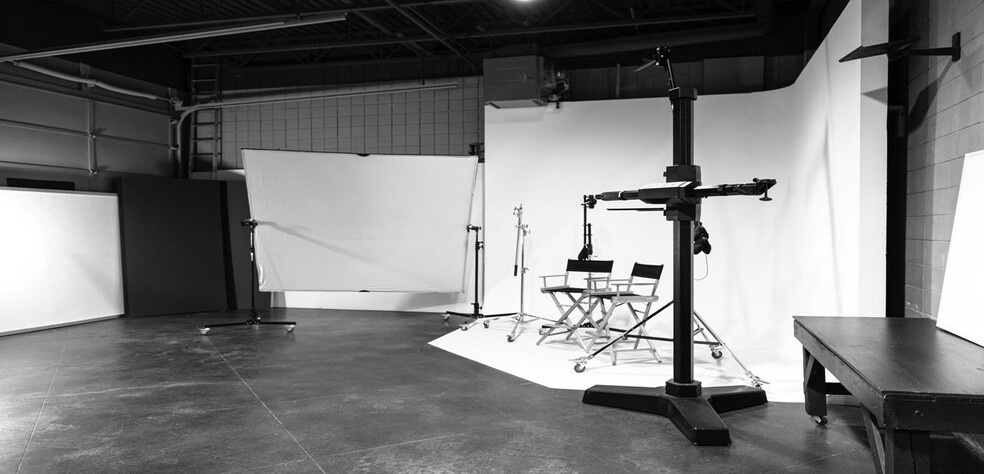 1801 10th Ave SW, Calgary, AB for lease - Building Photo - Image 2 of 7