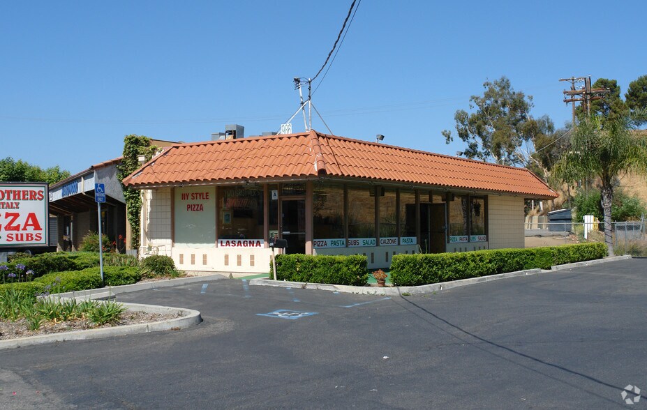 986 E Vista Way, Vista, CA à louer - Photo du bâtiment - Image 3 de 5