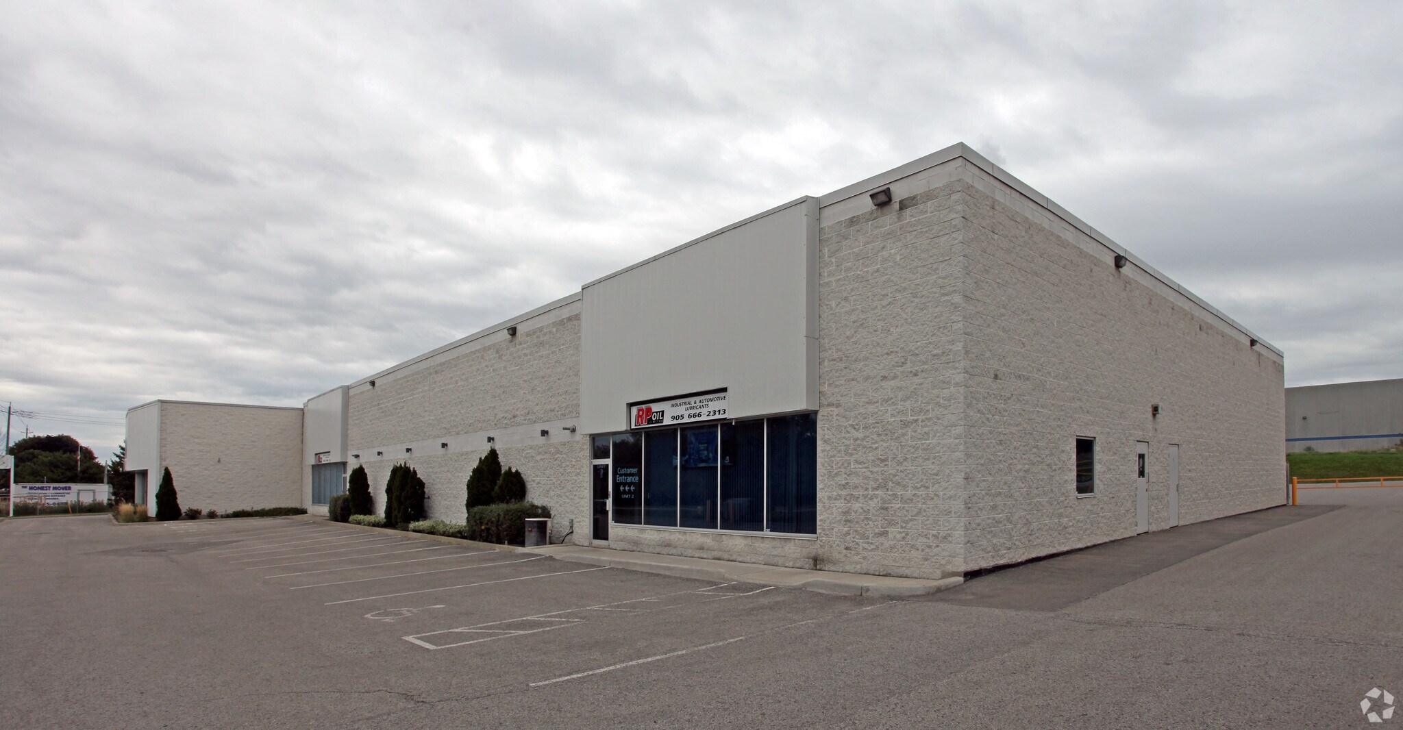 1111 Burns St E, Whitby, ON à vendre Photo principale- Image 1 de 1