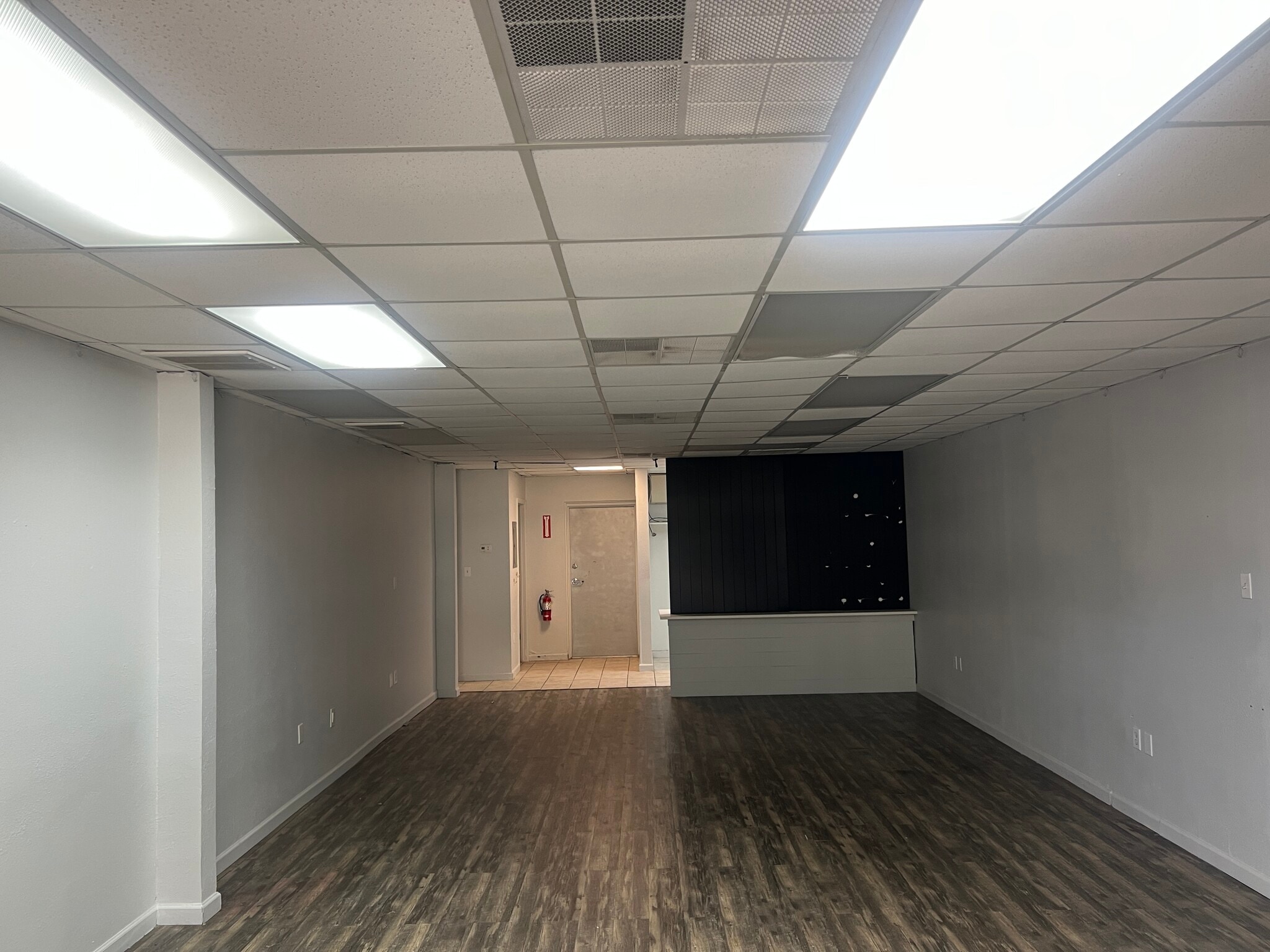 311-345 E Robertson St, Brandon, FL for lease Interior Photo- Image 1 of 4