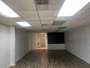 311-345 E Robertson St, Brandon, FL for lease Interior Photo- Image 1 of 4