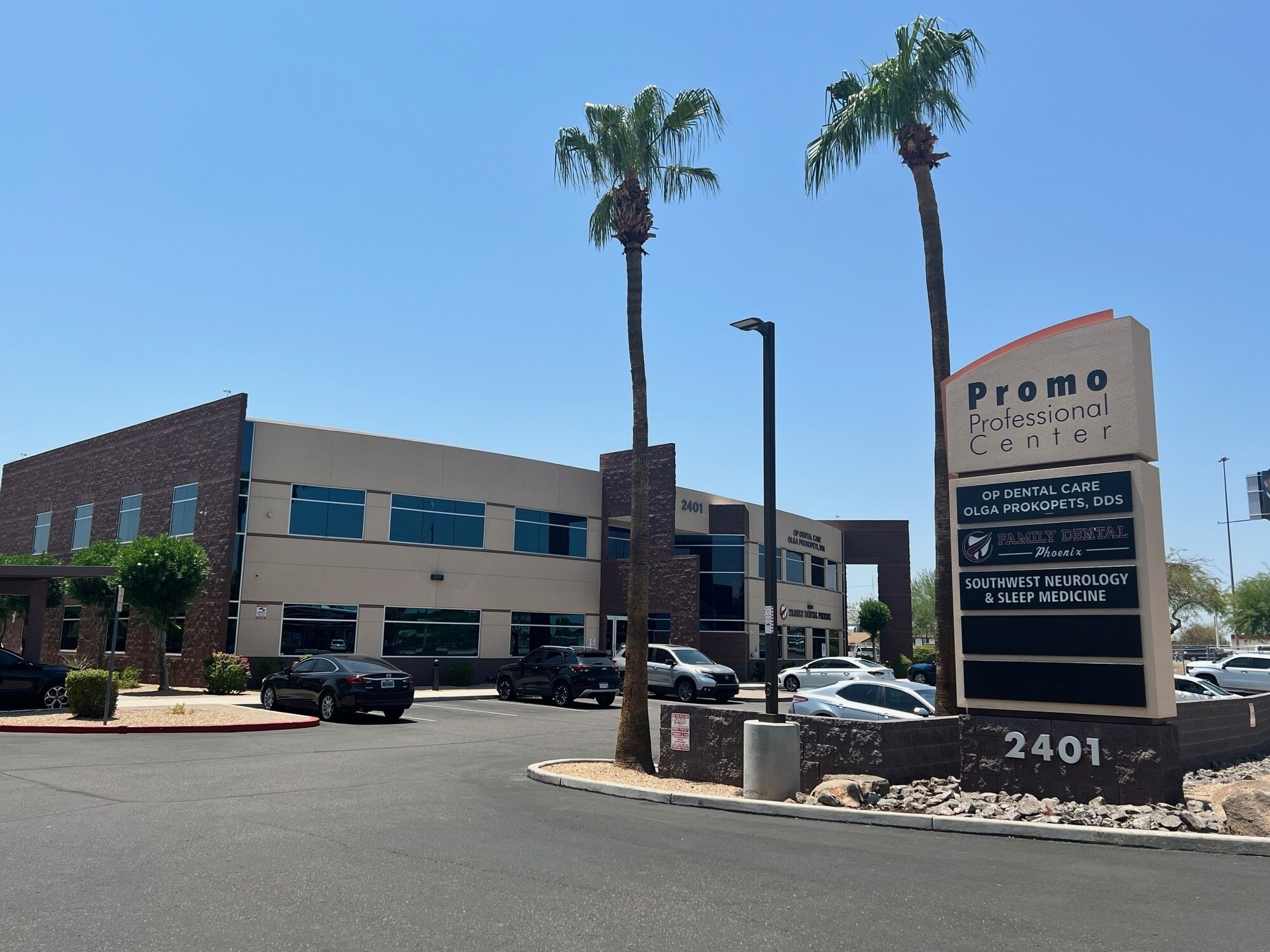 2401 W Glendale Ave, Phoenix, AZ à louer Photo du bâtiment- Image 1 de 14