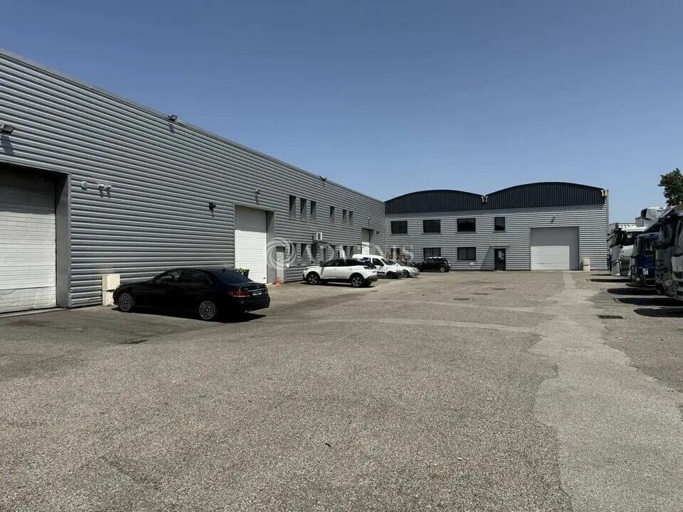 Flex in Chassieu for lease Building Photo- Image 1 of 9
