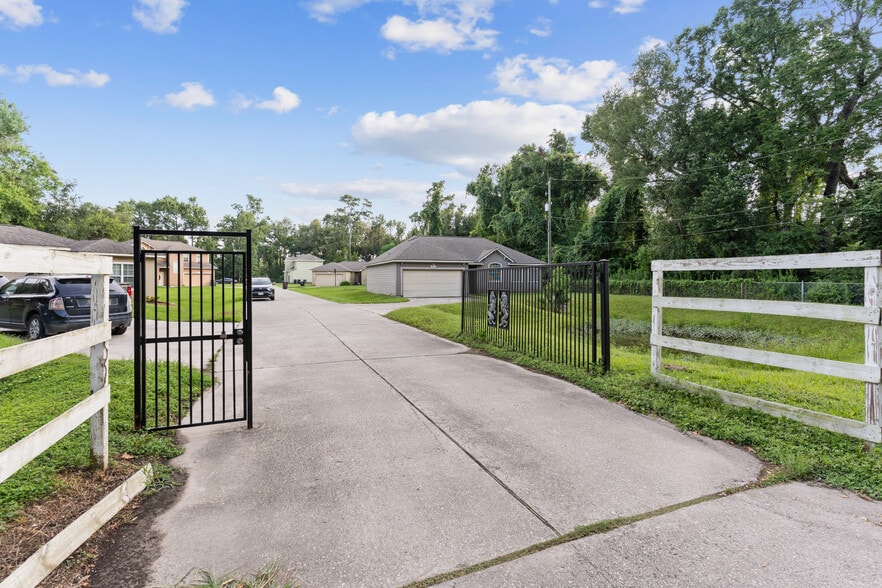 9104 N Green River Dr, Houston, TX for sale - Building Photo - Image 3 of 28