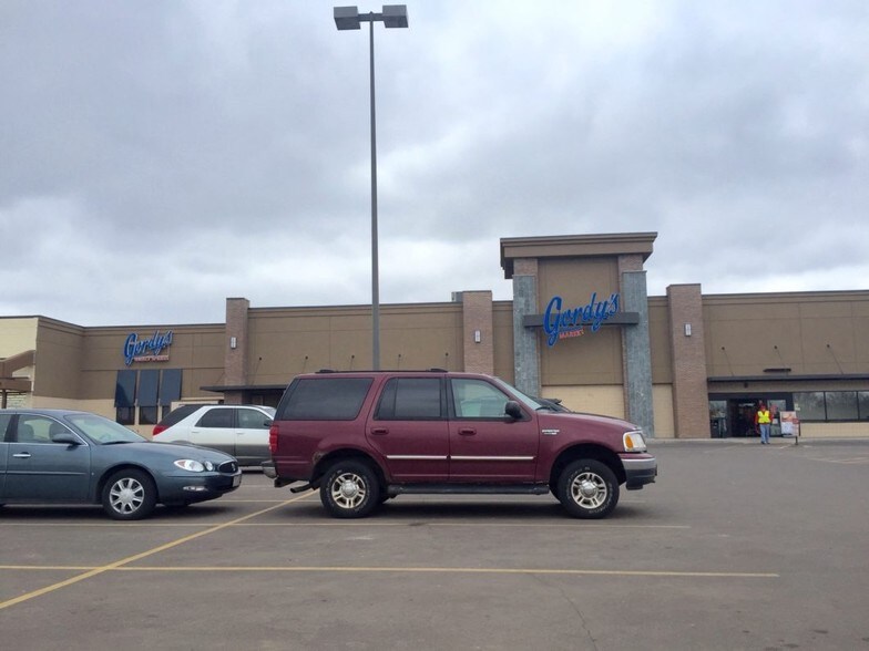 339-409 E Prairie View Rd, Chippewa Falls, WI à louer - Photo principale - Image 2 de 3