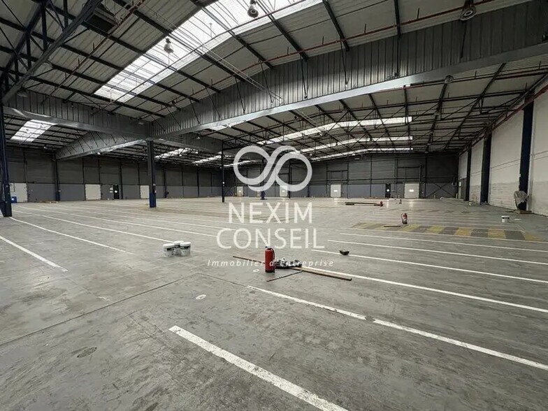 Industriel dans Gennevilliers à louer - Photo du bâtiment - Image 1 de 12