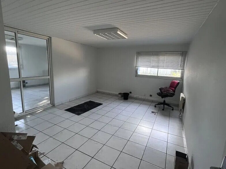 Office in Cestas for lease - Interior Photo - Image 3 of 5