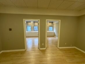 306 S Washington Ave, Royal Oak, MI à louer Photo intérieure- Image 2 de 4