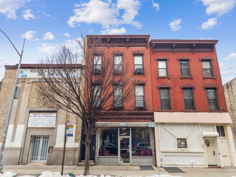 321 Grand St, Brooklyn, NY for sale - Building Photo - Image 3 of 14