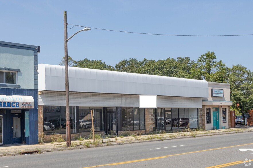 208-210 Medford Ave, Patchogue, NY à vendre - Photo du bâtiment - Image 2 de 14