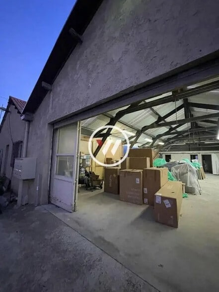 Office in Marseille for lease - Building Photo - Image 3 of 6