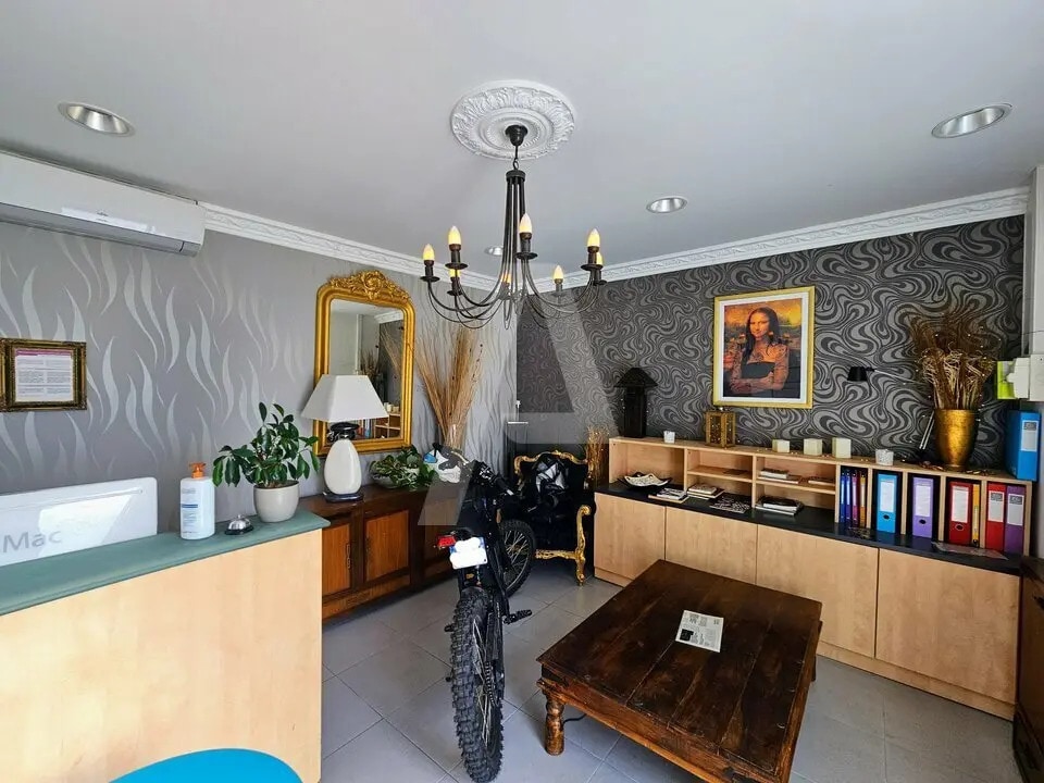 Commerce de détail dans Orsay à vendre Photo intérieure- Image 1 de 7