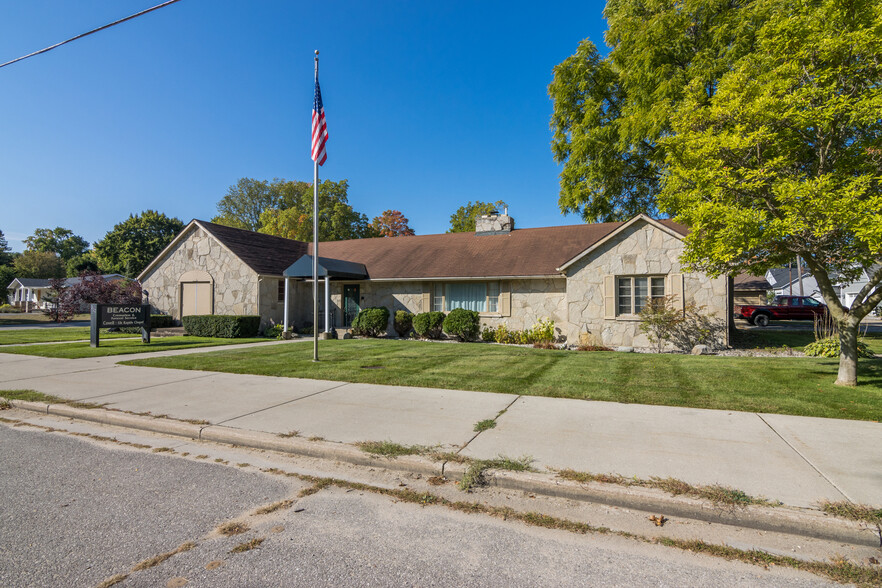 312 Pine St, Elk Rapids, MI à vendre - Photo principale - Image 1 de 1