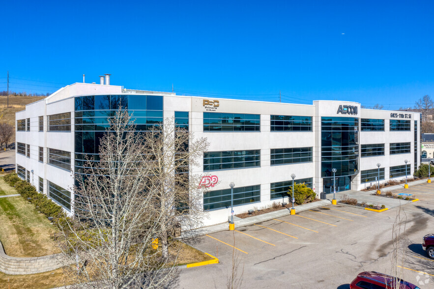 6025 11th St SE, Calgary, AB for lease - Building Photo - Image 1 of 11