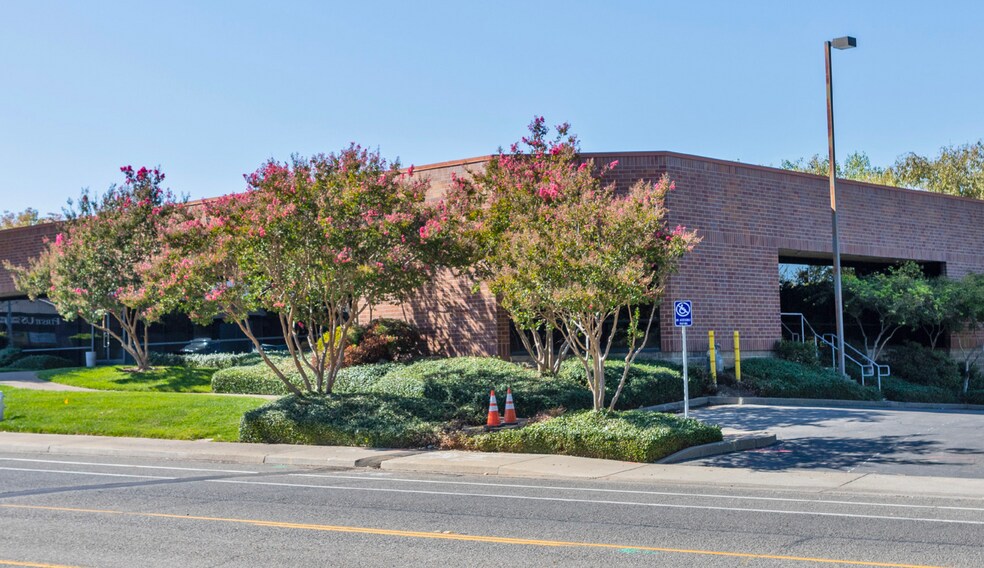 11231 Gold Express Dr, Gold River, CA for lease - Building Photo - Image 2 of 4