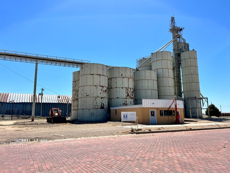 402 Main Ave, Ralls, TX for sale - Building Photo - Image 2 of 6