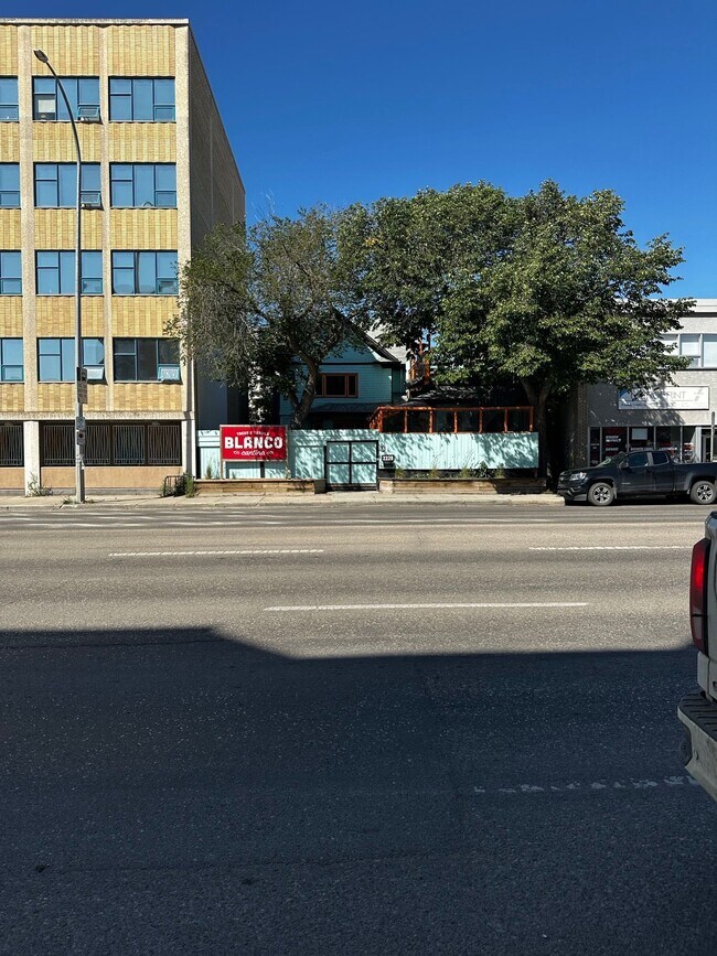 Plus de détails pour 2228 Albert St, Regina, SK - Commerce de détail à vendre