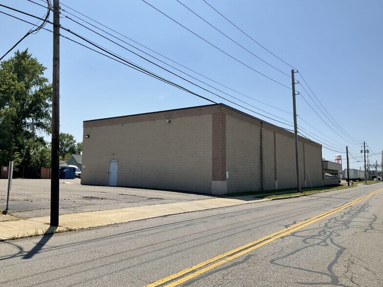 605 Taylor St, Elyria, OH à vendre - Photo du bâtiment - Image 3 de 3