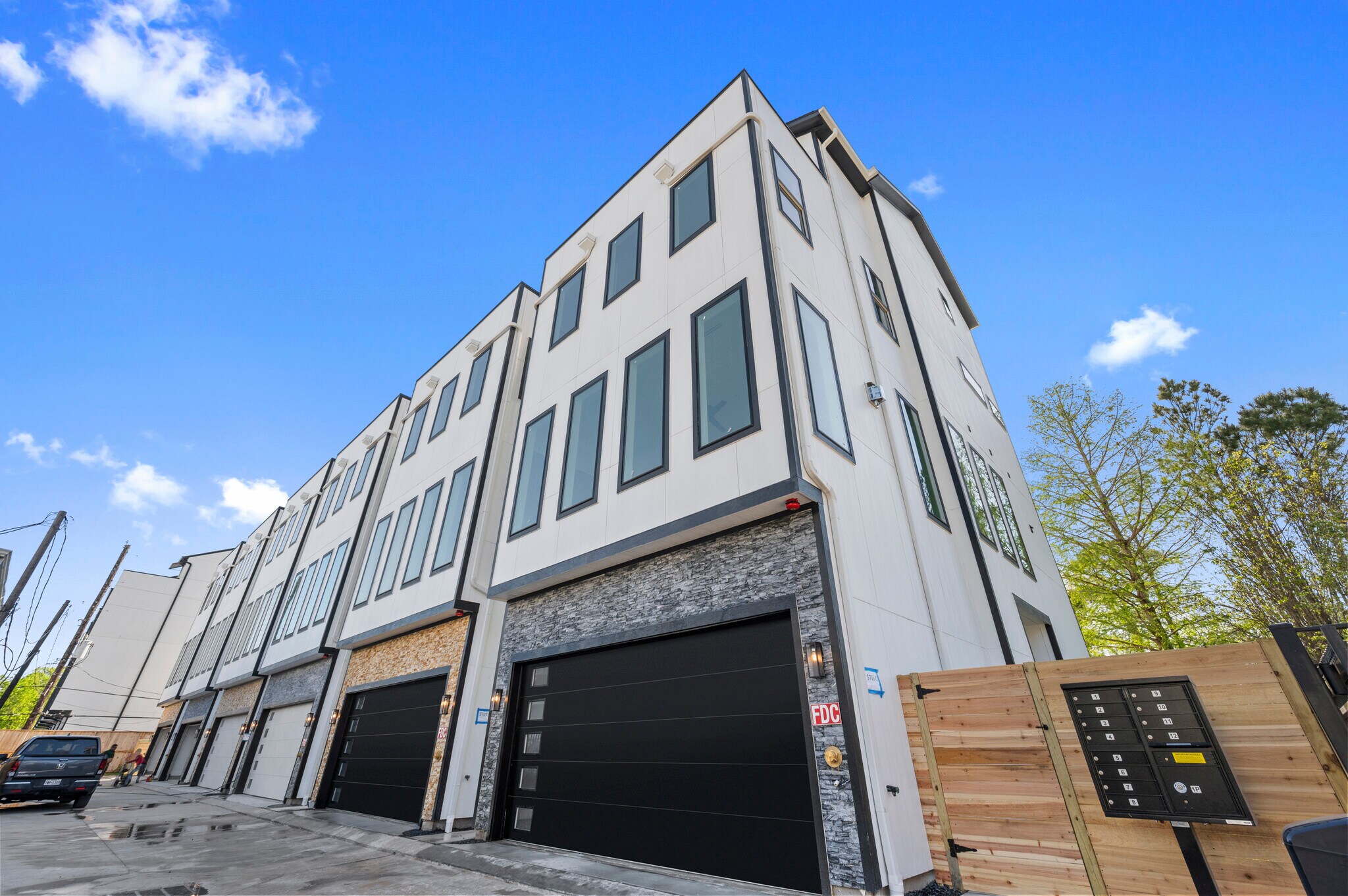 5703 Dolores St, Houston, TX for sale Building Photo- Image 1 of 1