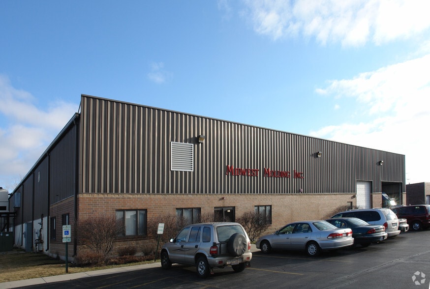 741 Winston St, West Chicago, IL à louer - Photo du bâtiment - Image 2 de 7