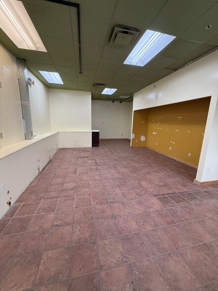 12 Courtney Dr, Fairport, NY for lease - Interior Photo - Image 2 of 25