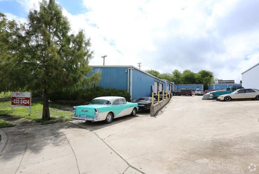6630-1 Topper Run, San Antonio, TX for lease - Building Photo - Image 3 of 4