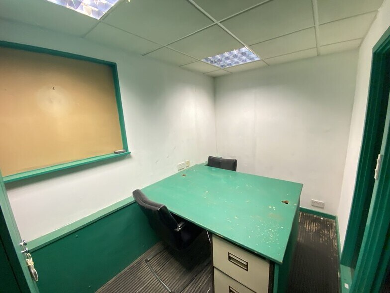 20B Hanworth Rd, Hounslow for sale - Primary Photo - Image 1 of 29