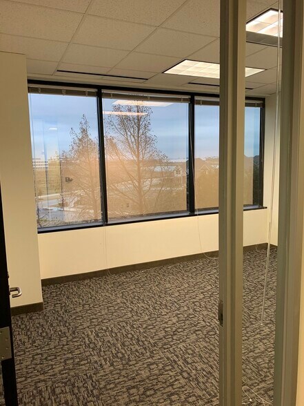 1755 Wittington Pl, Farmers Branch, TX à louer - Hall d’entrée - Image 2 de 9