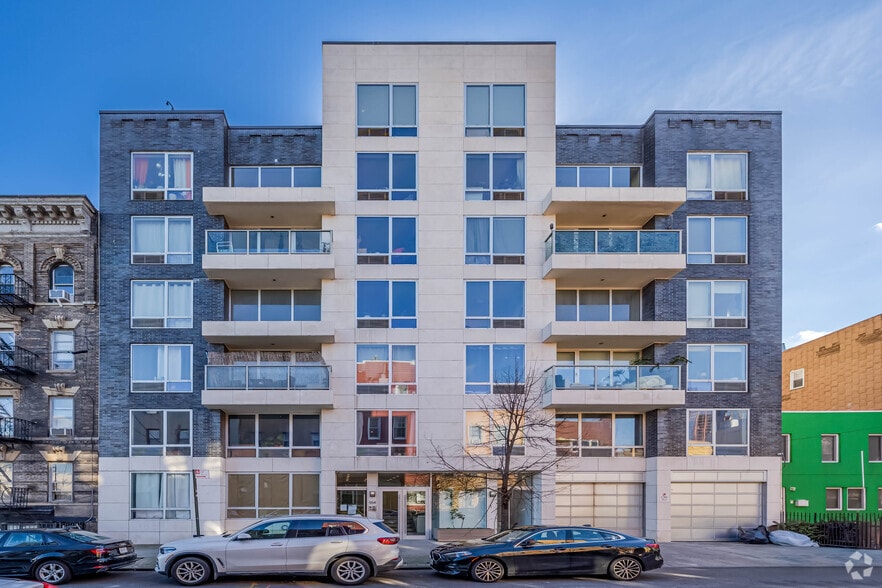 184 Eagle St, Brooklyn, NY for lease - Building Photo - Image 2 of 9