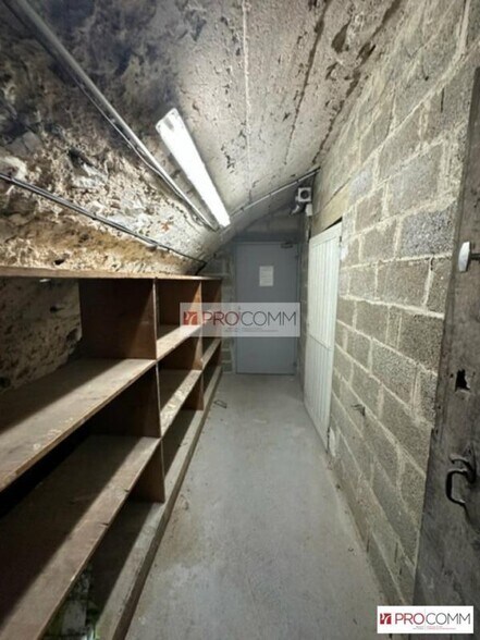 Industrial in Chartres for lease - Interior Photo - Image 2 of 3