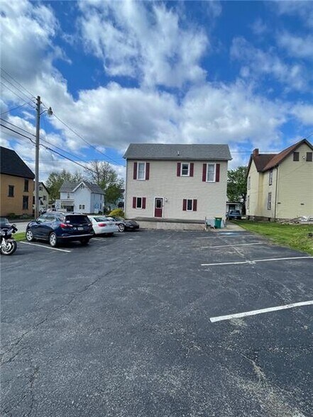 400 N Chestnut St, Derry, PA à vendre - Photo du bâtiment - Image 2 de 16