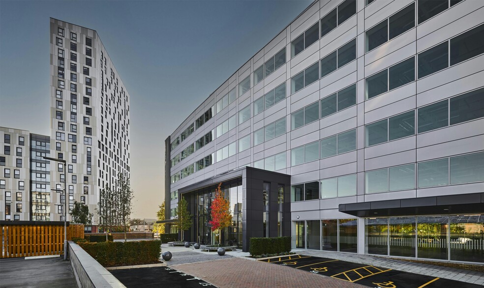 1 Manor House Dr, Coventry à louer - Photo du bâtiment - Image 2 de 11