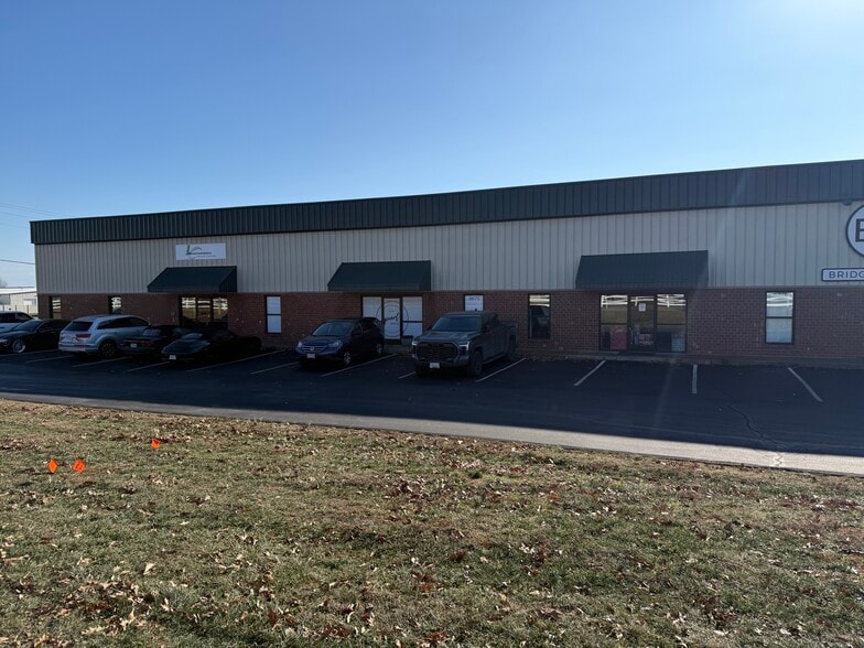 8670-8678 Orf Rd, Lake Saint Louis, MO for lease - Building Photo - Image 2 of 9