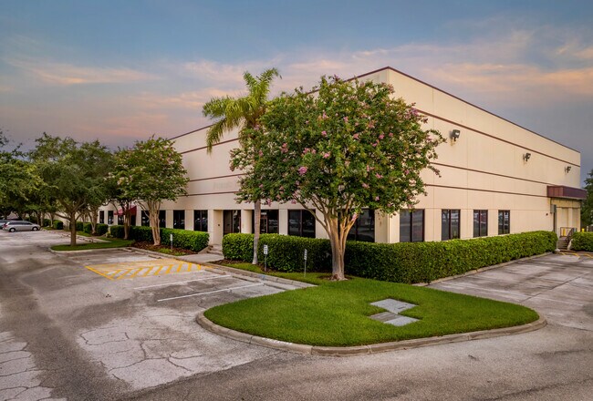 Plus de détails pour 7975 114th Ave N, Largo, FL - Industriel à louer