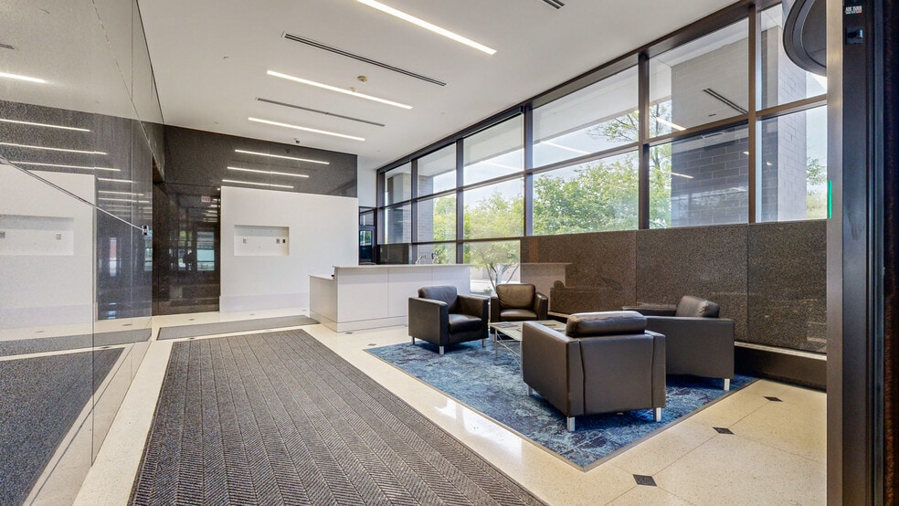 111 W State St, Mason City, IA for lease - Interior Photo - Image 3 of 12