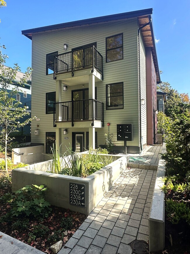 More details for 228 21st Ave E, Seattle, WA - Multifamily for Sale