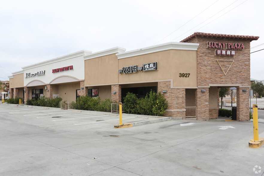 3917-3927 Walnut Grove Ave, Rosemead, CA for lease - Primary Photo - Image 1 of 6